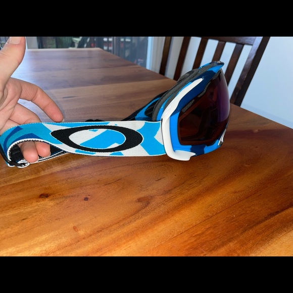 Oakley goggles - Picture 2 of 2